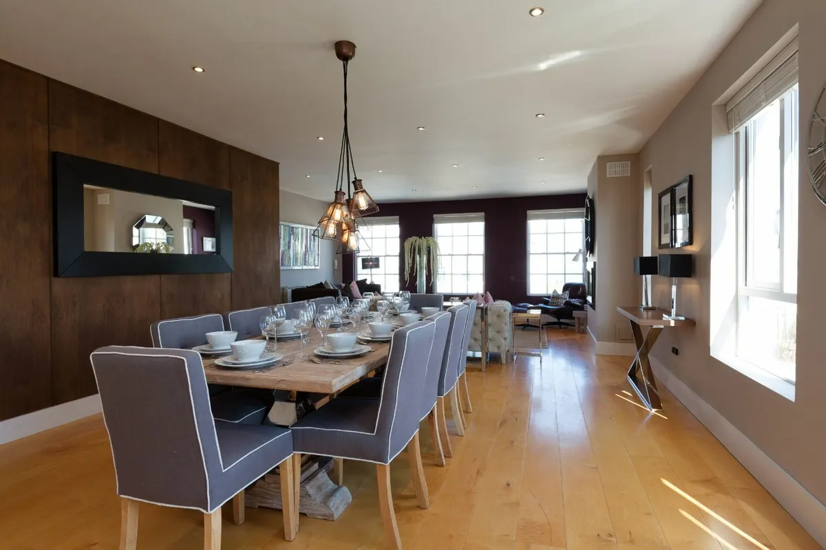 Showhouse Classic-Style Formal Dining Table - Image 2