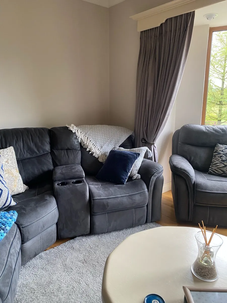 Corner sofa & 1 armchair - Image 1