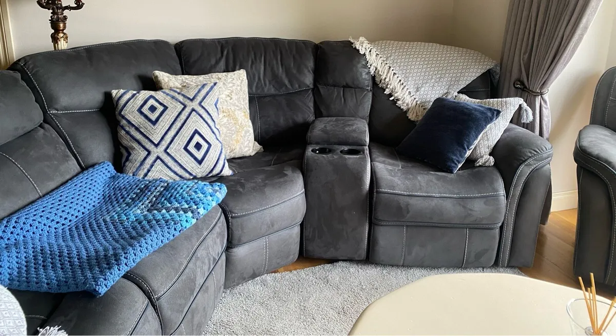 Corner sofa & 1 armchair - Image 2