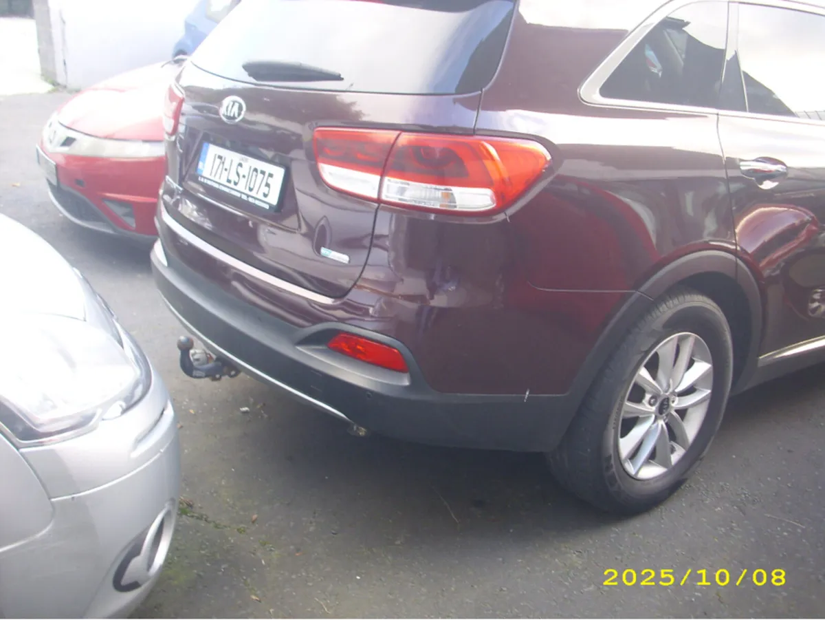 Kia Sorento PLATINUM 4X4 5DR - Image 2