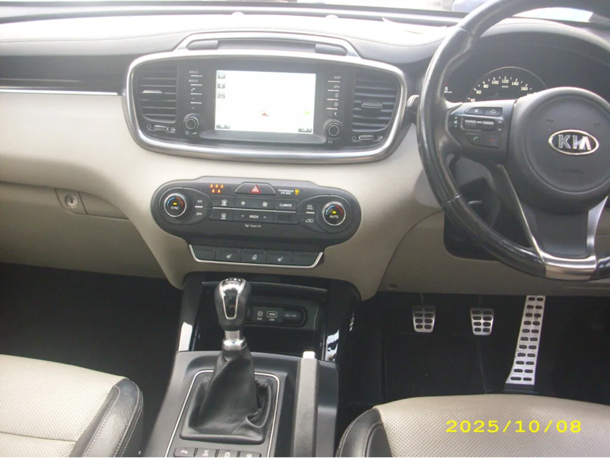 Kia Sorento PLATINUM 4X4 5DR - Image 3
