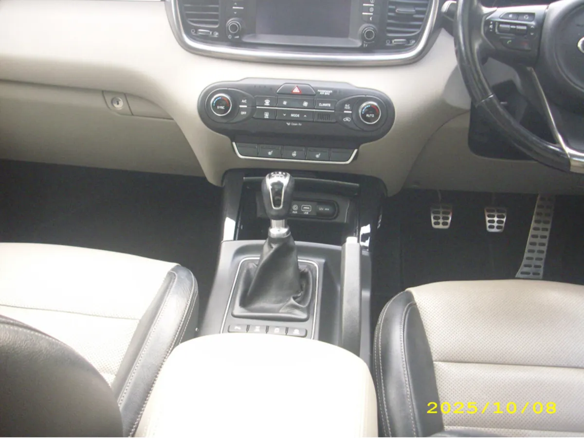 Kia Sorento PLATINUM 4X4 5DR - Image 4