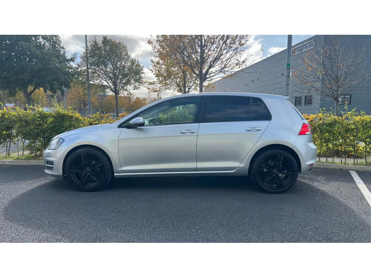 Volkswagen Golf 1.6 TDI MANUAL *FULL SERVICE HISTO - Image 2