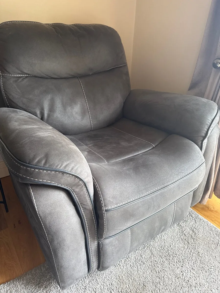 Corner sofa & 1 armchair - Image 3