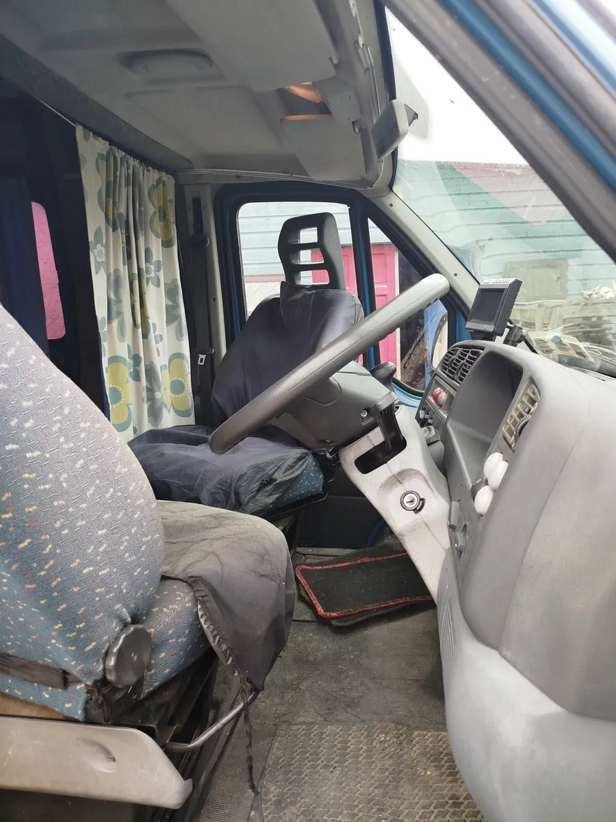 Camper van - Image 2