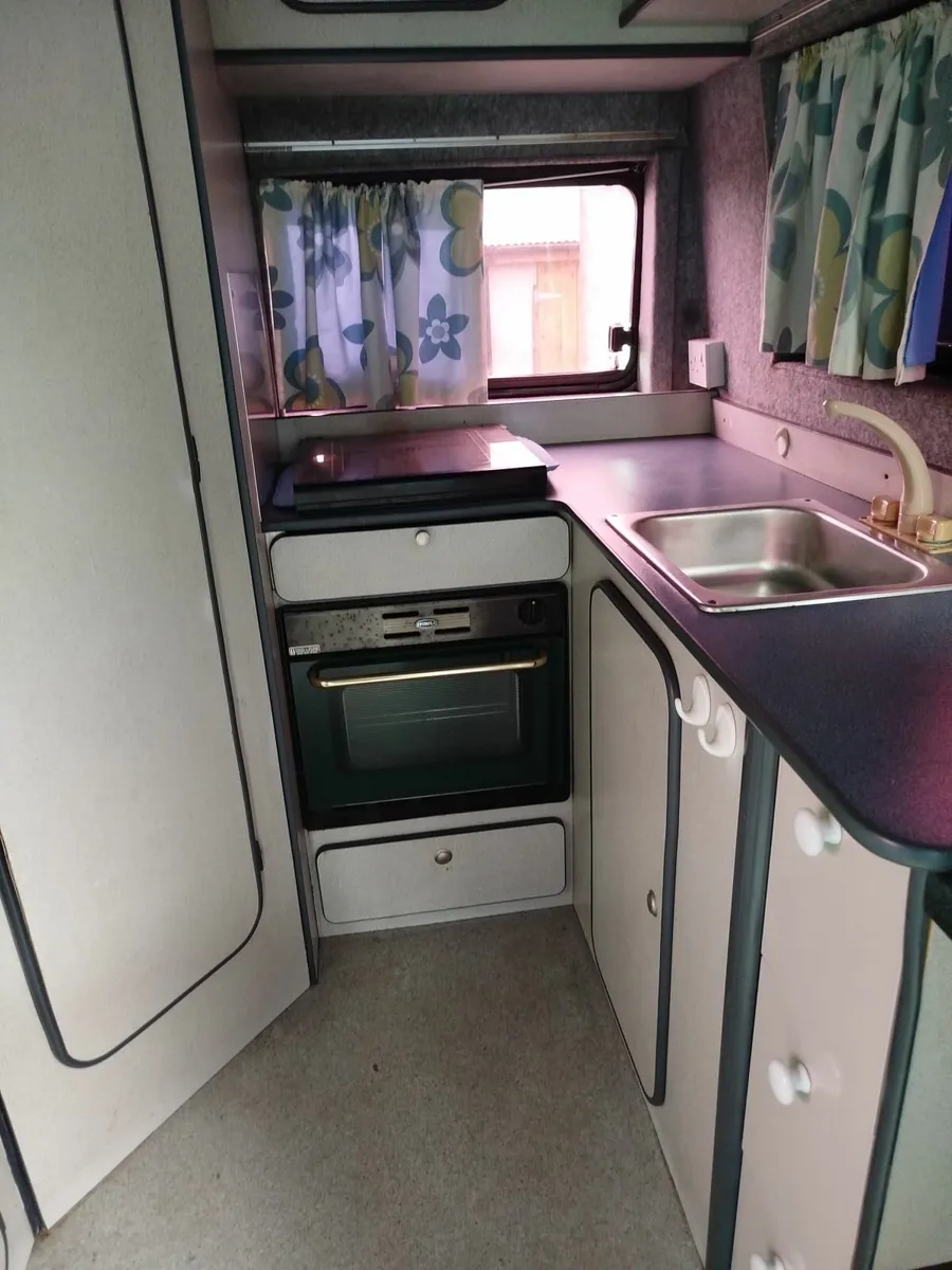 Camper van - Image 3