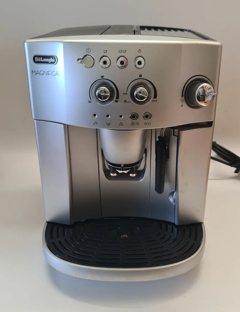 De’Longhi Magnifica  Bean-to-Cup Coffee Machine - Image 1