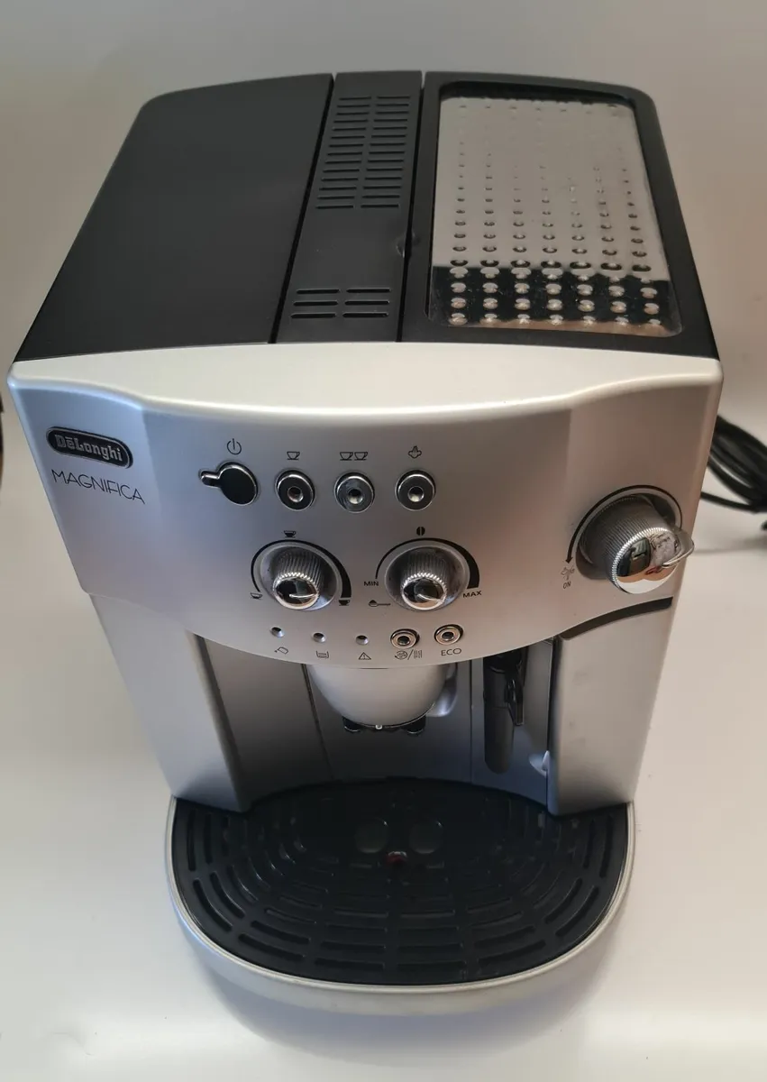 De’Longhi Magnifica  Bean-to-Cup Coffee Machine - Image 2