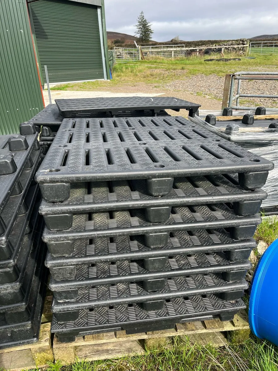 Plastic calf slats - Image 2