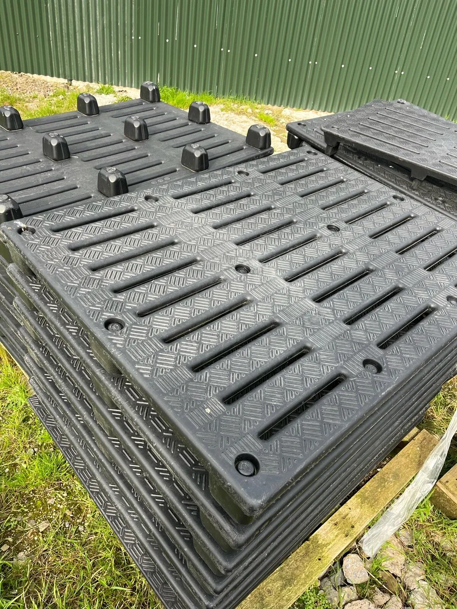 Plastic calf slats - Image 3