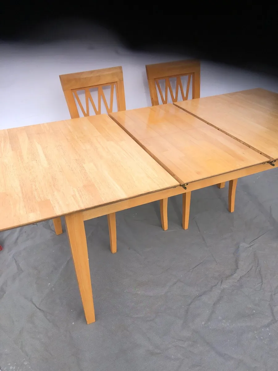 Table and four chairs - Image 1