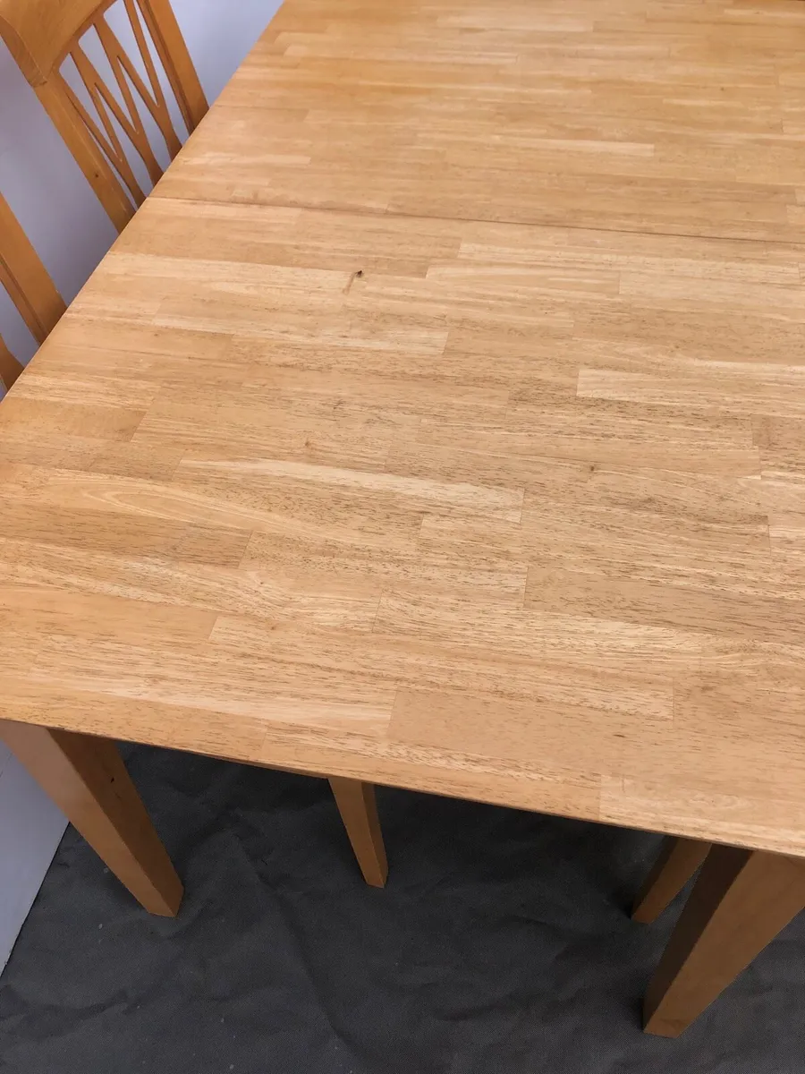 Table and four chairs - Image 2
