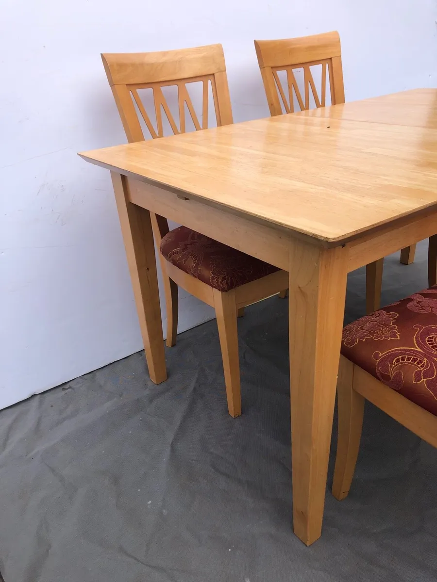 Table and four chairs - Image 3