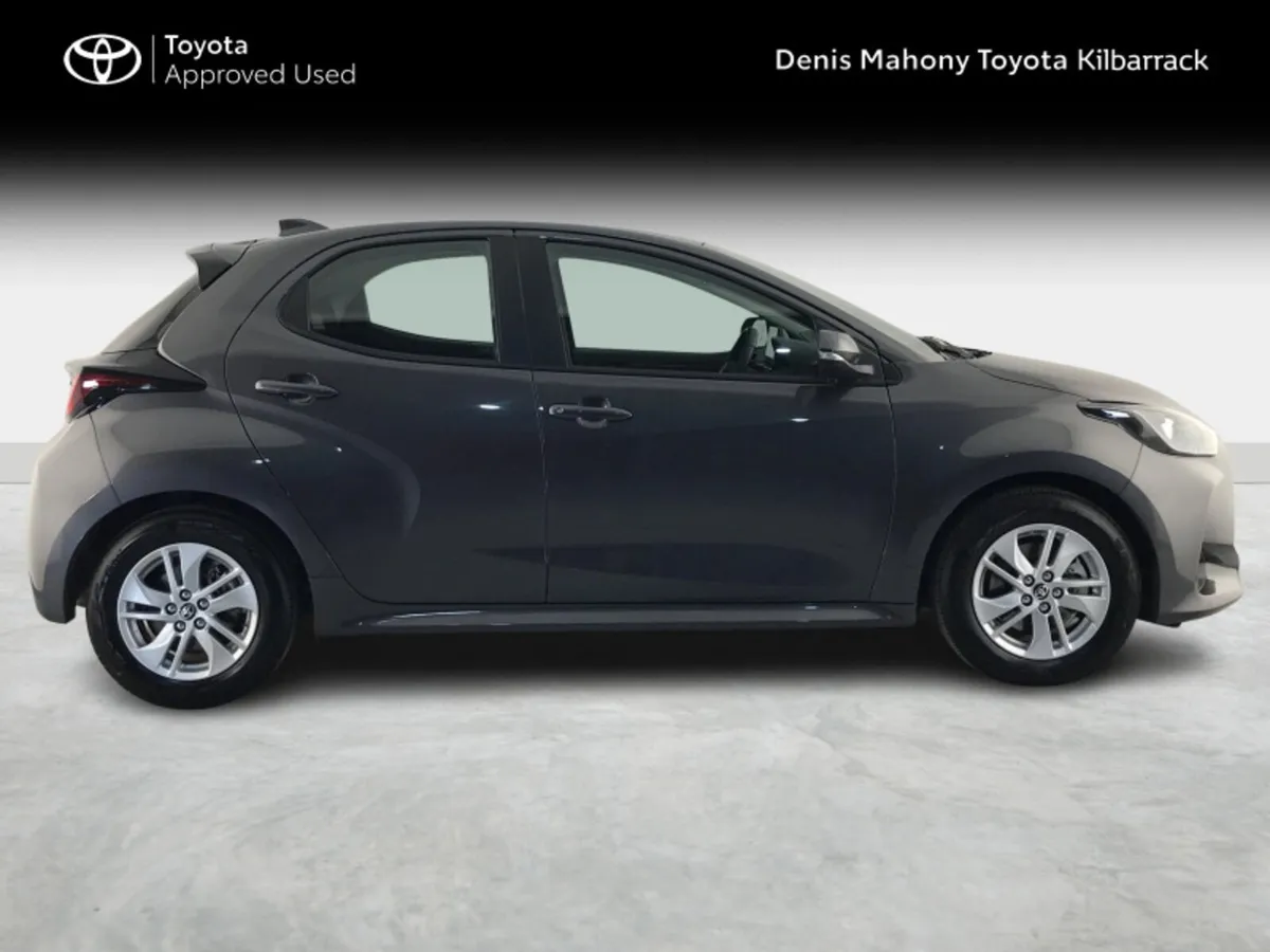 Toyota Yaris HYBRID LUNA 3 YEARS FREE SERVICING - Image 3