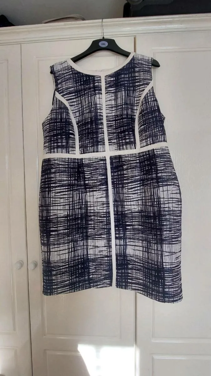 Ladies dress - Image 1