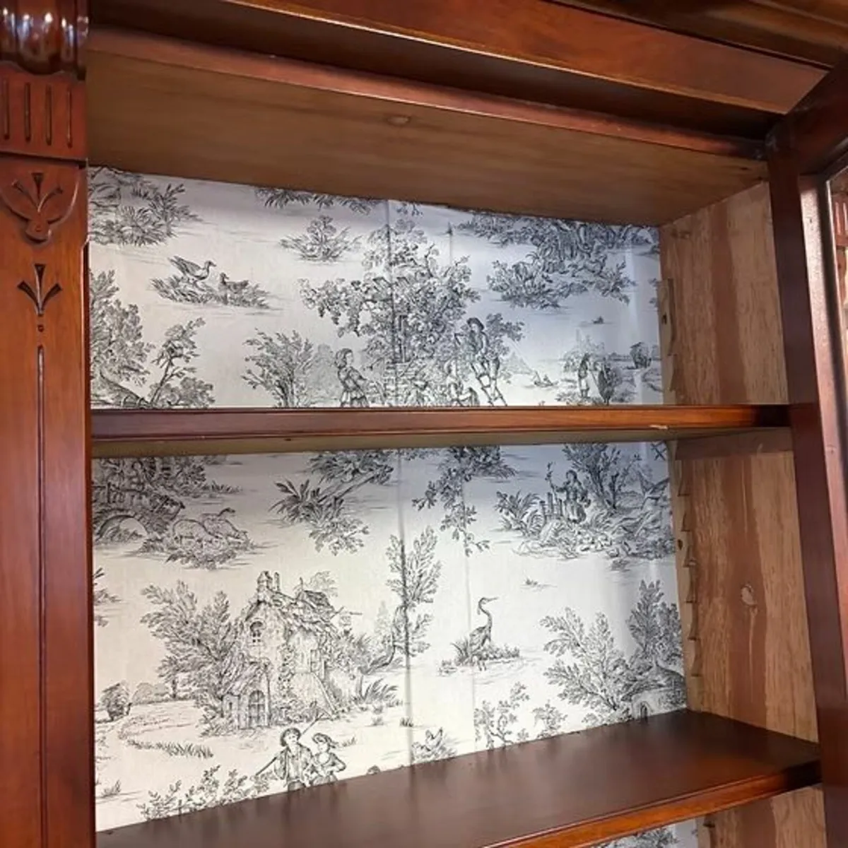 18th century burled walnut bookcase cabinet - Image 3