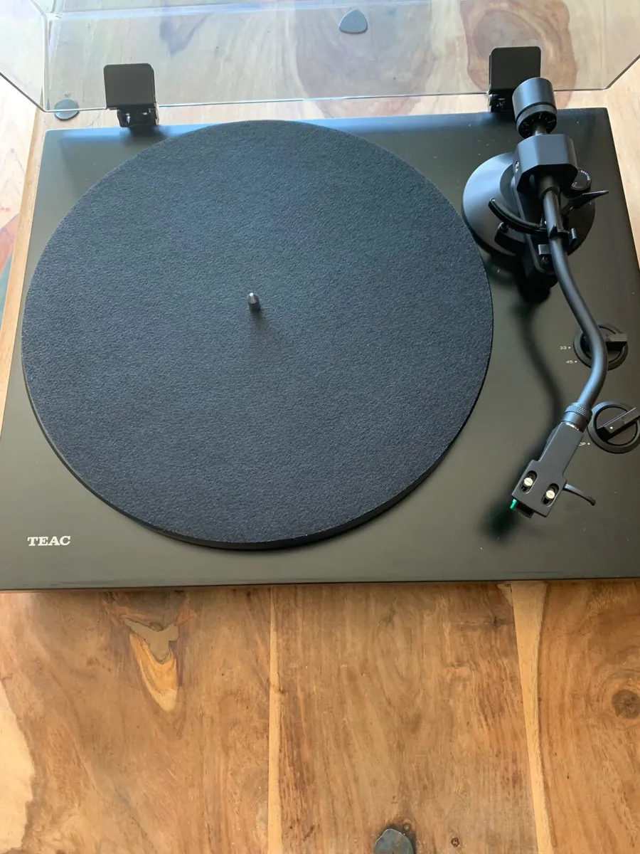 Vinyl turntable - Image 1