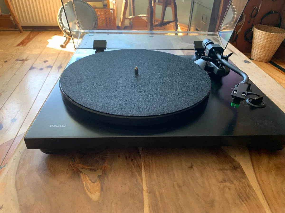 Vinyl turntable - Image 2