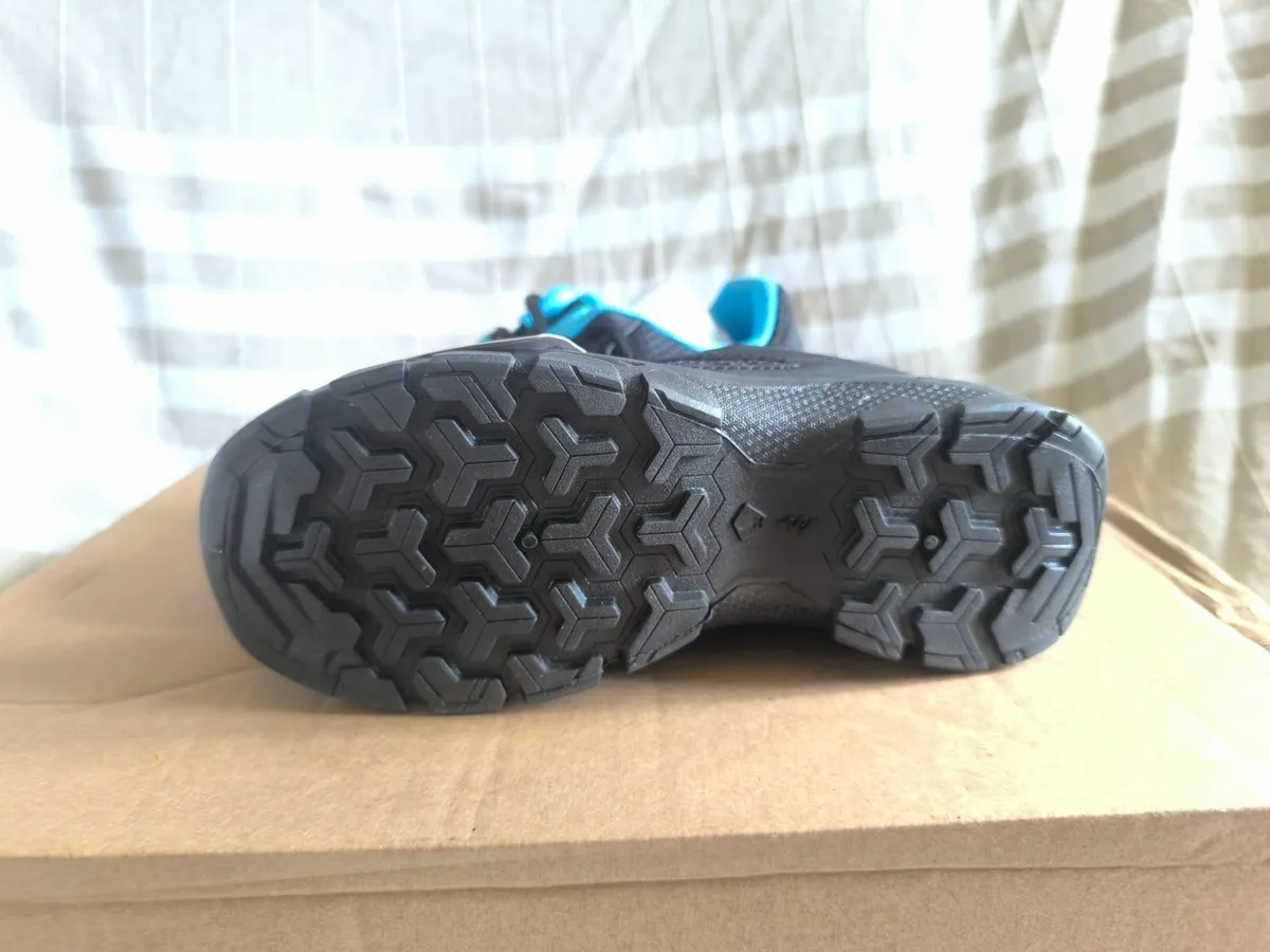 NEW  Children's lace-up hiking boot - Image 3
