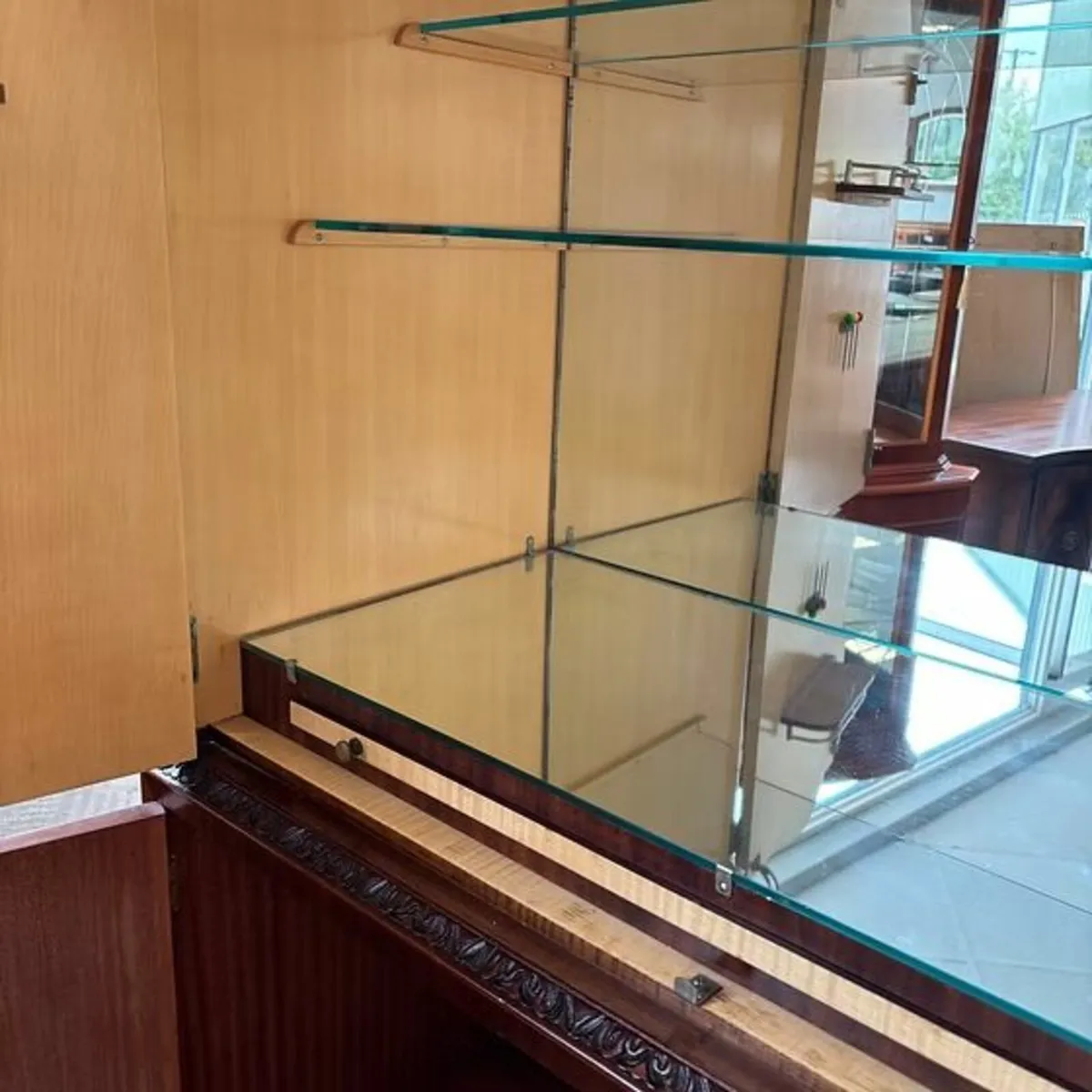 Mid 20th century mahogany flamed drinks cabinet - Image 3