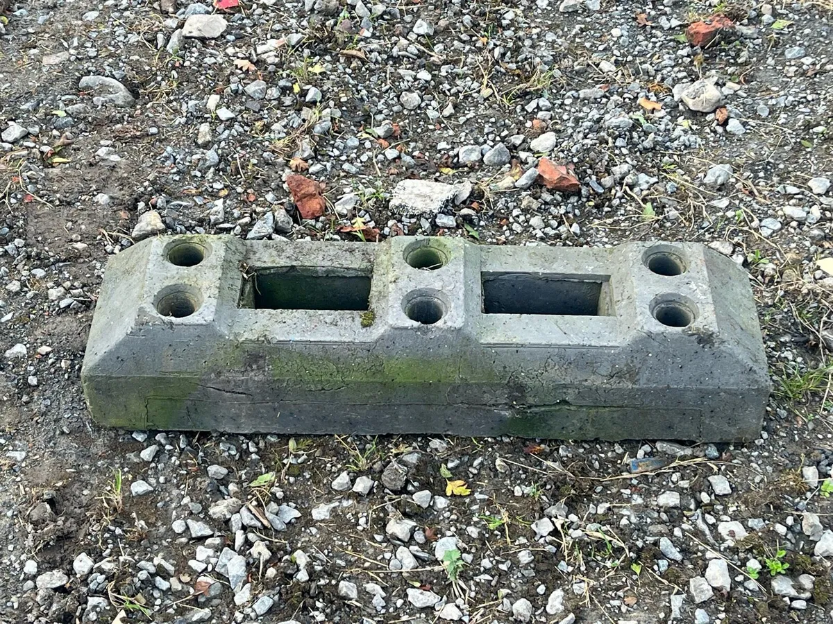 Acrow props, trestles, fence feet - Image 3