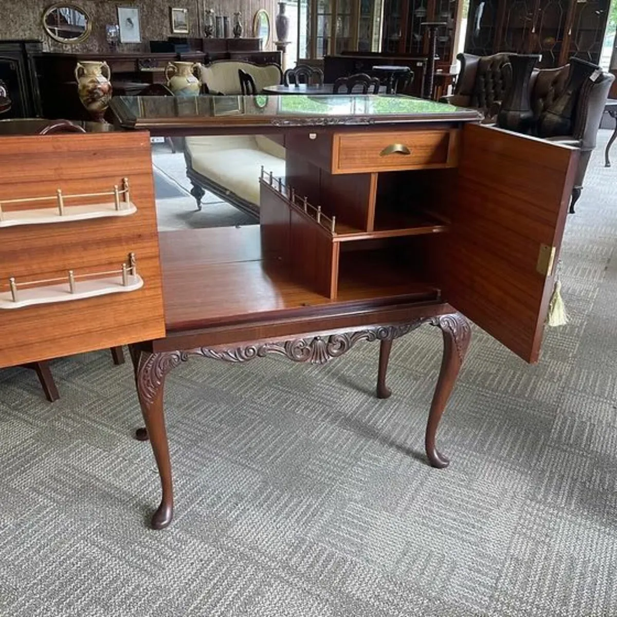 Stunning mahogany flamed two door cocktail drinks - Image 2