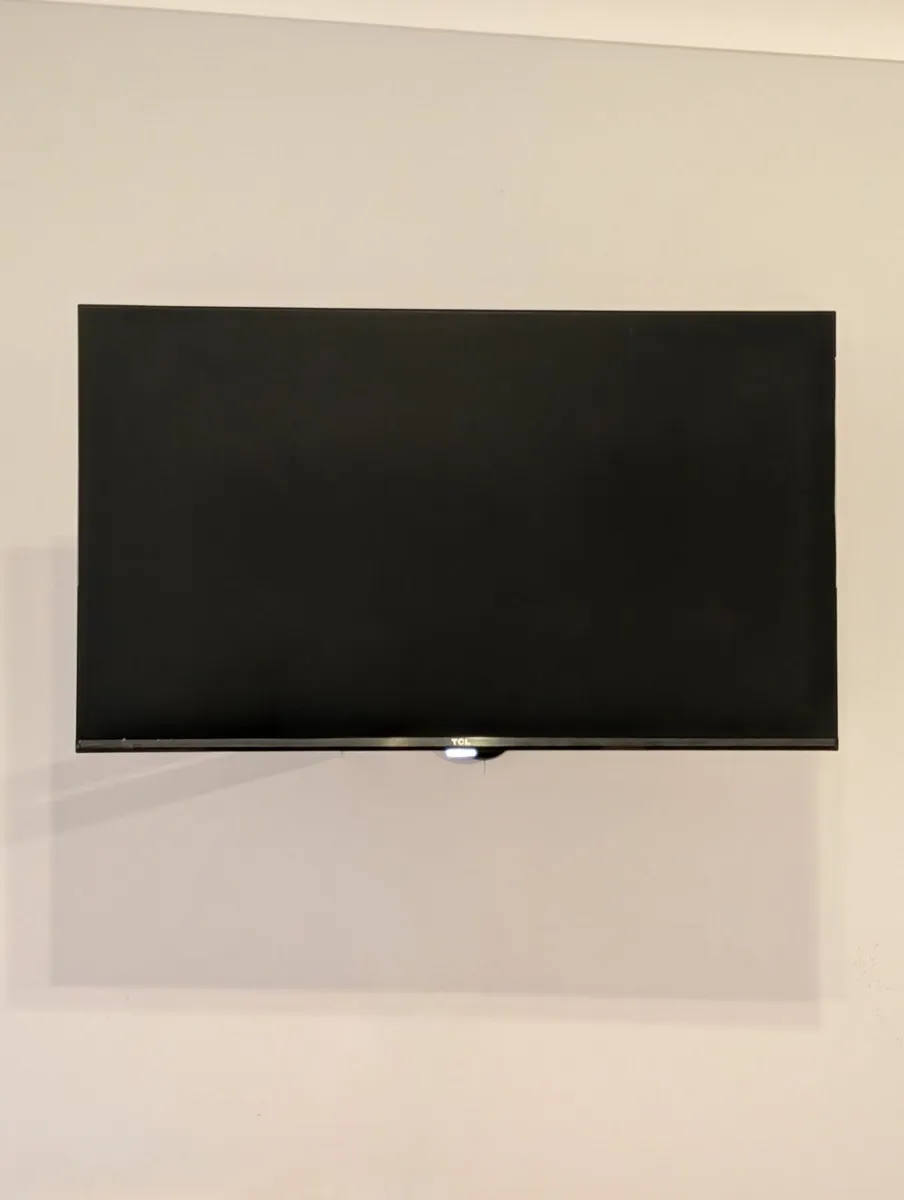22' Smart TV - Excellent Condition, Only 6m Old - Image 1