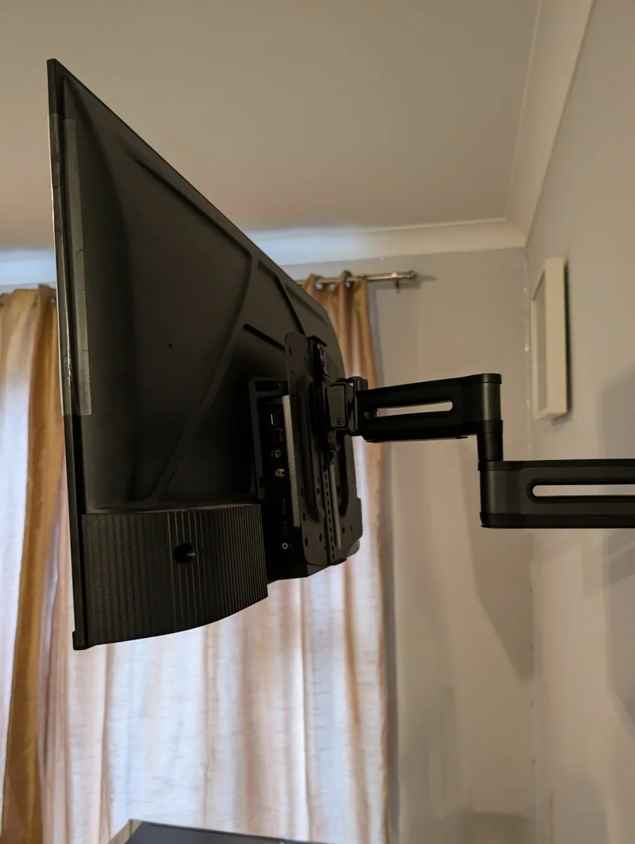 22' Smart TV - Excellent Condition, Only 6m Old - Image 2
