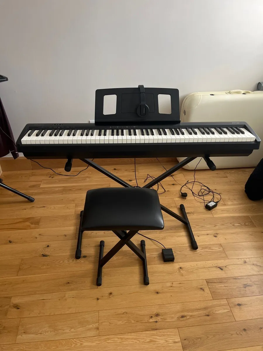 Roland weighted keyboard - Image 1
