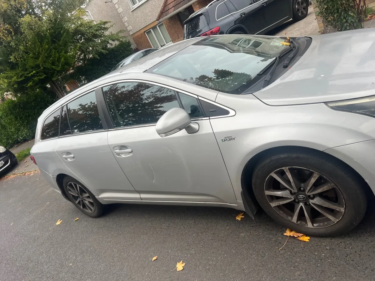 Toyota Avensis 2012 - Image 2
