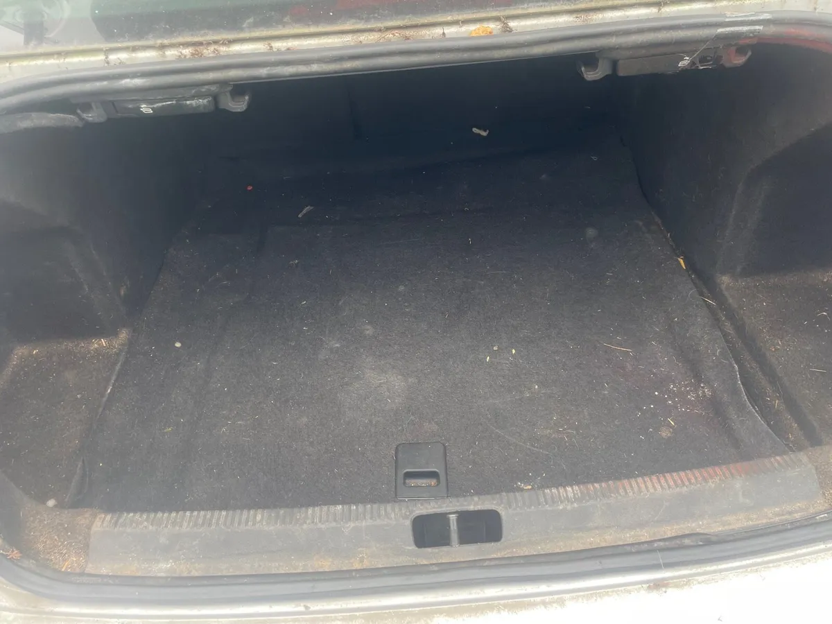 Volkswagen Passat - Image 4