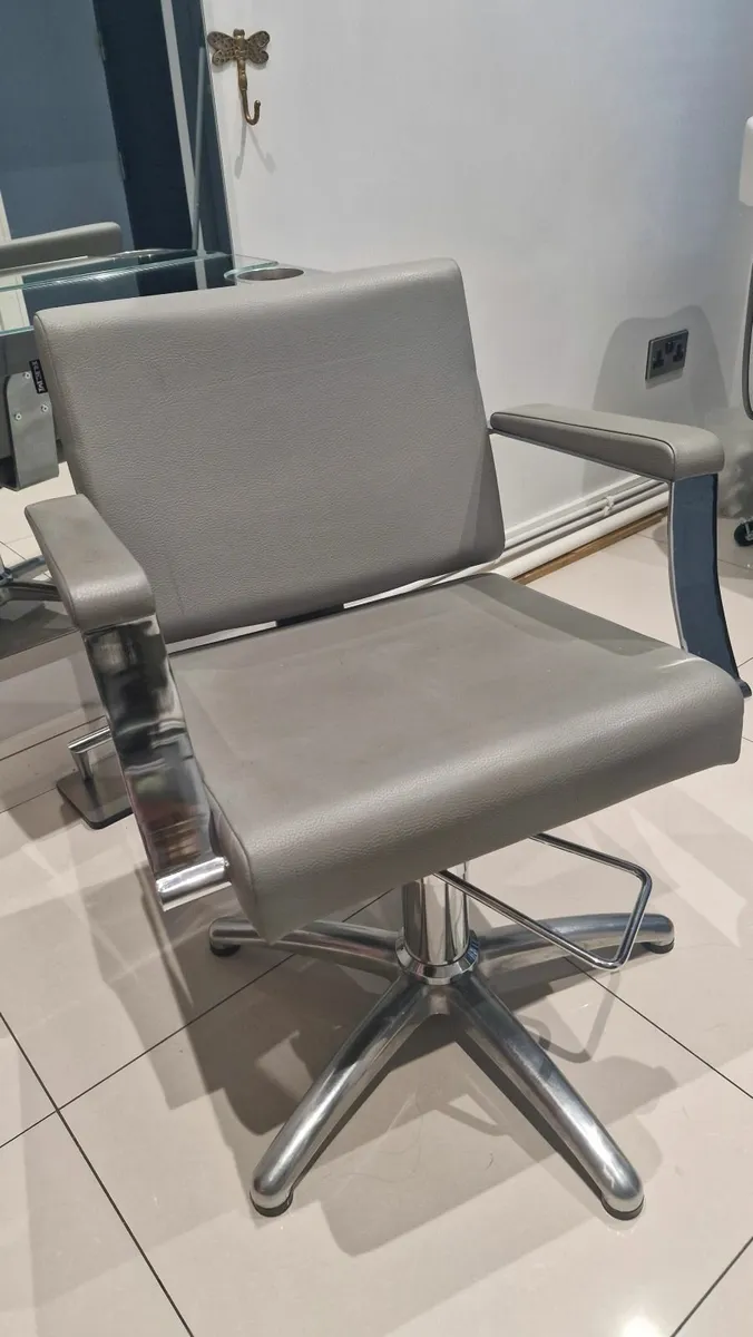 Hair salon furniture - Image 2