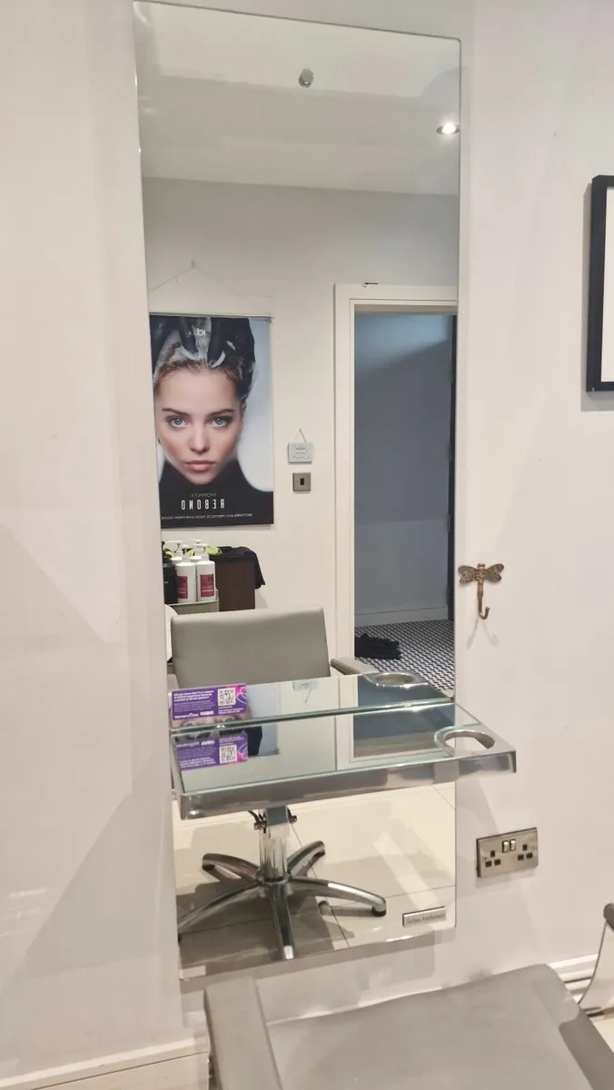 Hair salon furniture - Image 4