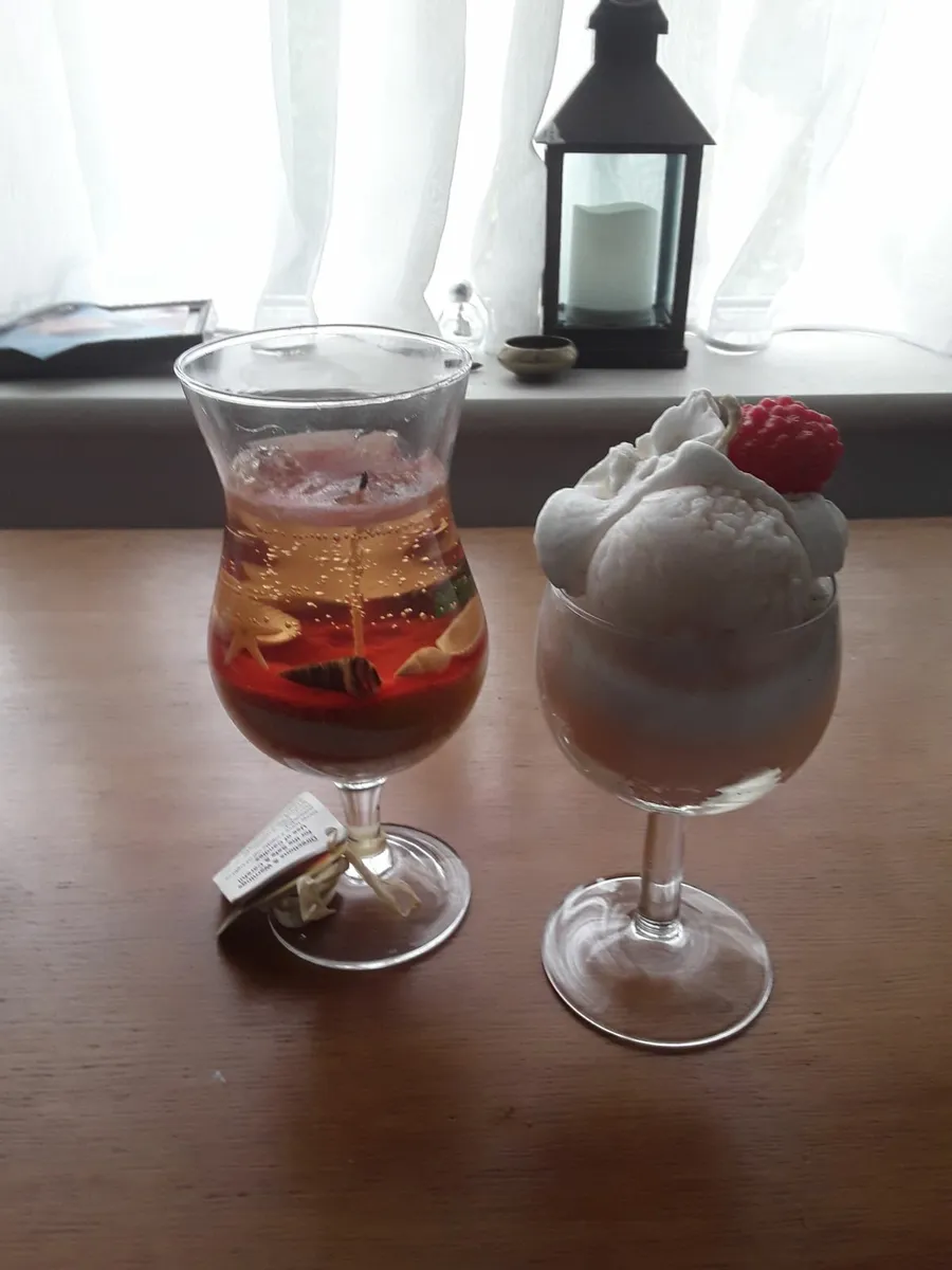 Two new novelty candles unwanted gifts - Image 2