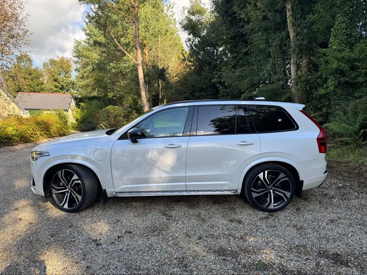 Volvo XC90 232 Ultimate Dark AWD Phev - Image 3