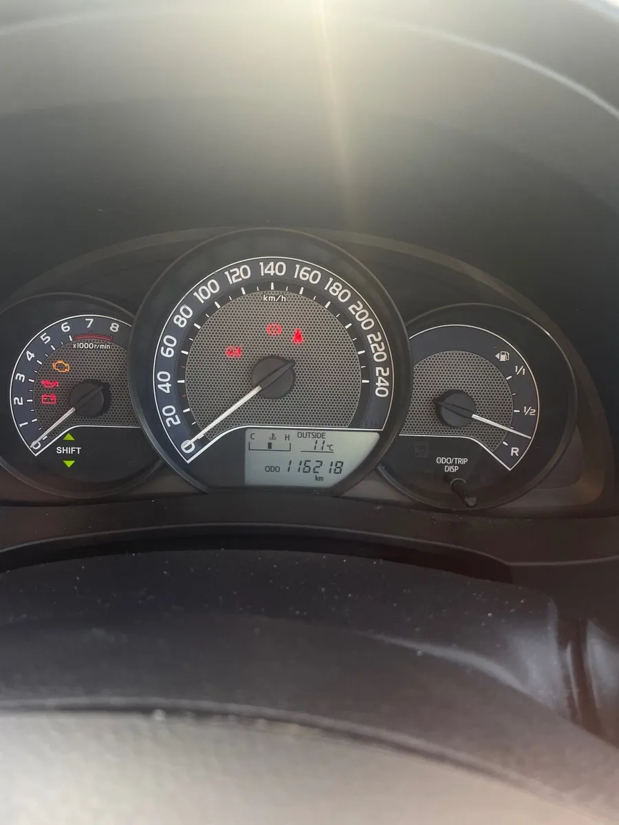 Toyota Corolla 2015 - Image 4