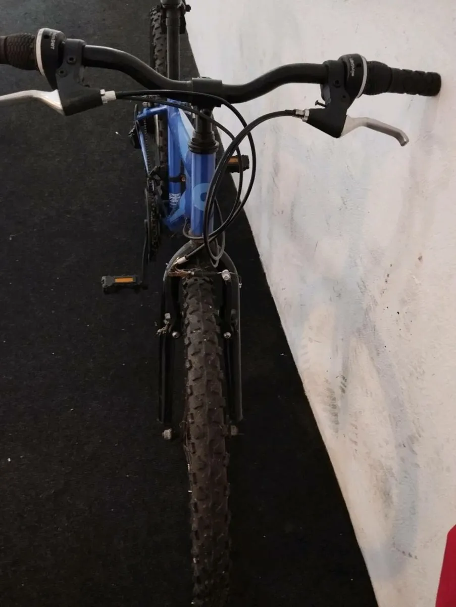 Boys 24inch bike - Image 3