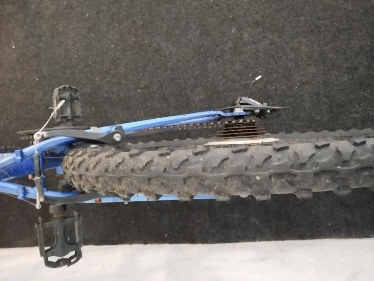 Boys 24inch bike - Image 4