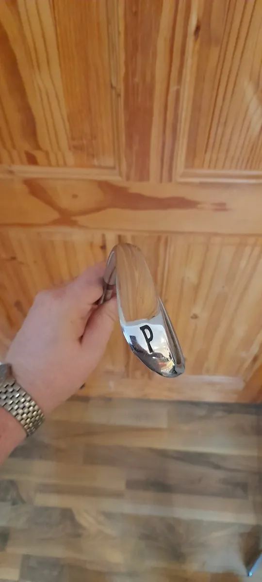 Wilson D9 forged irons/Odyssey Stroke Lab & Mizuno - Image 2