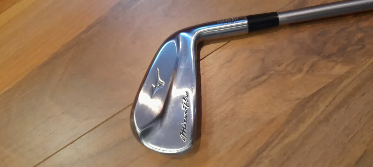 Wilson D9 forged irons/Odyssey Stroke Lab & Mizuno - Image 3