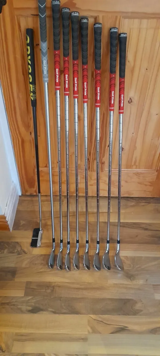 Wilson D9 forged irons/Odyssey Stroke Lab & Mizuno - Image 1