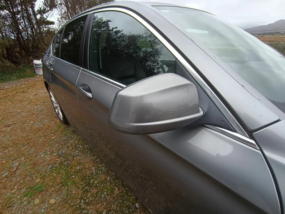BMW 5-Series 2011 - Image 2