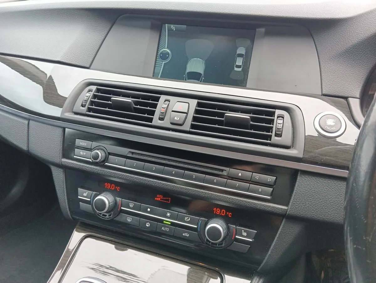 BMW 5-Series 2011 - Image 3