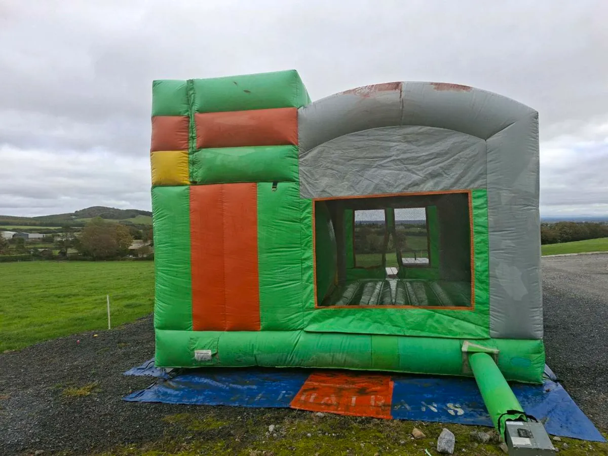 Bouncy castle - Image 2