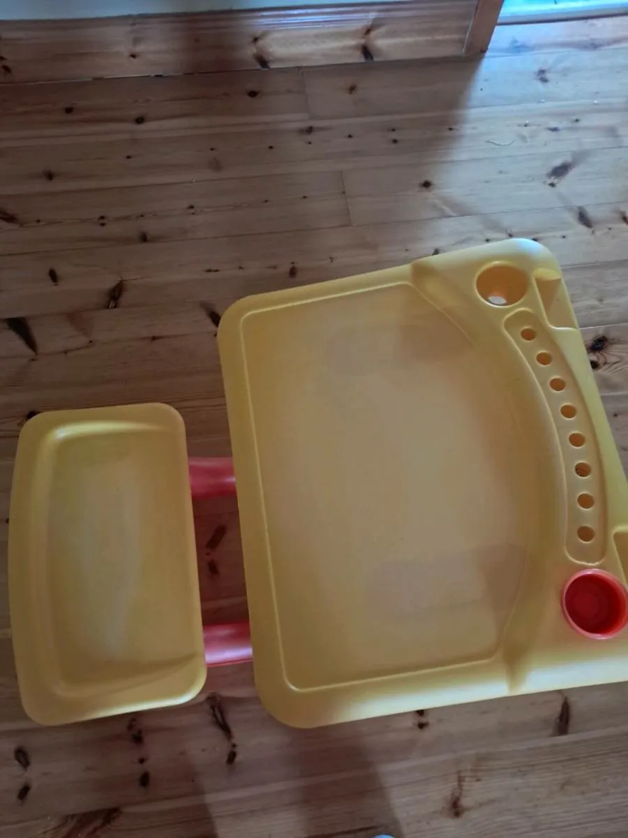 Kids table - Image 2