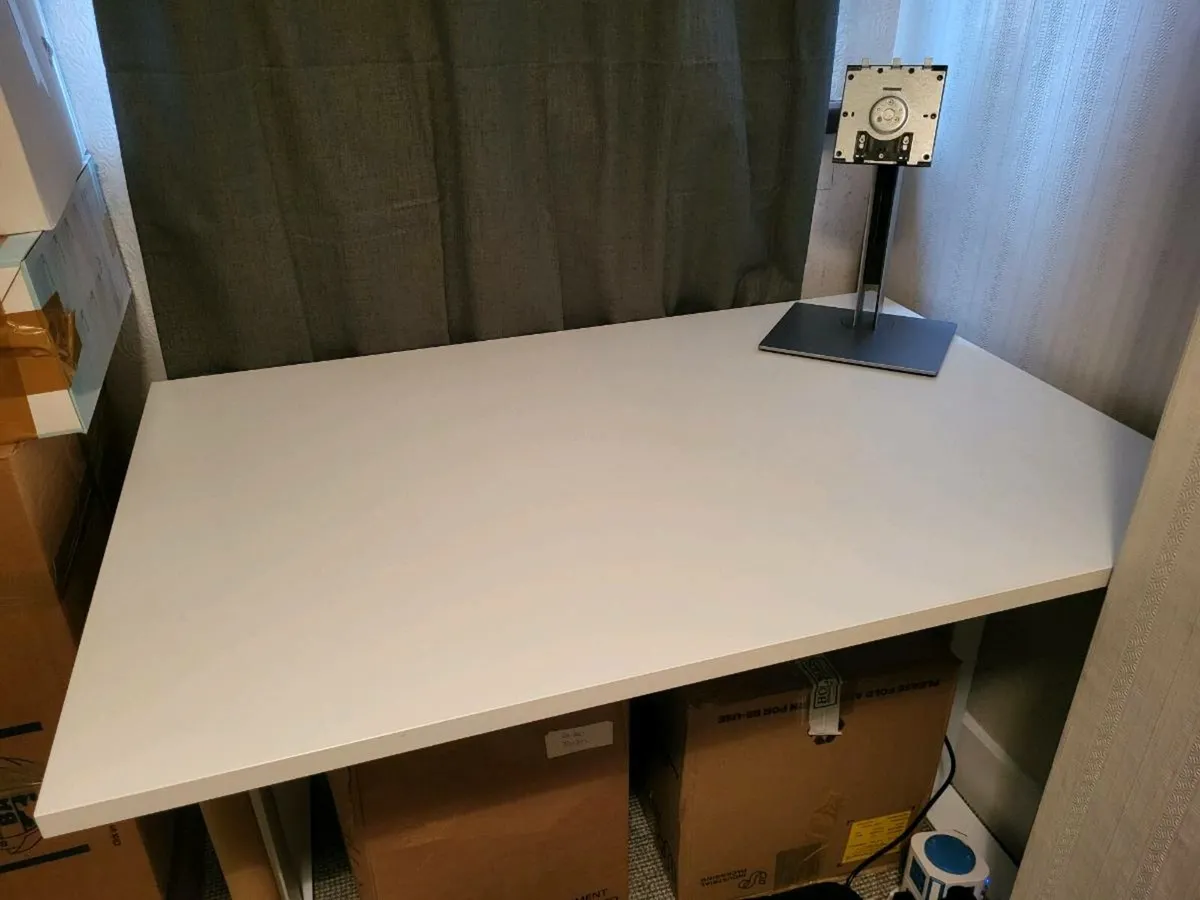 Height adjustable office desk