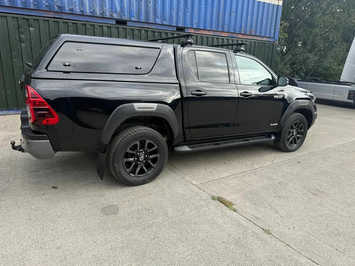 Toyota Hilux Invincible 2024 - Image 3