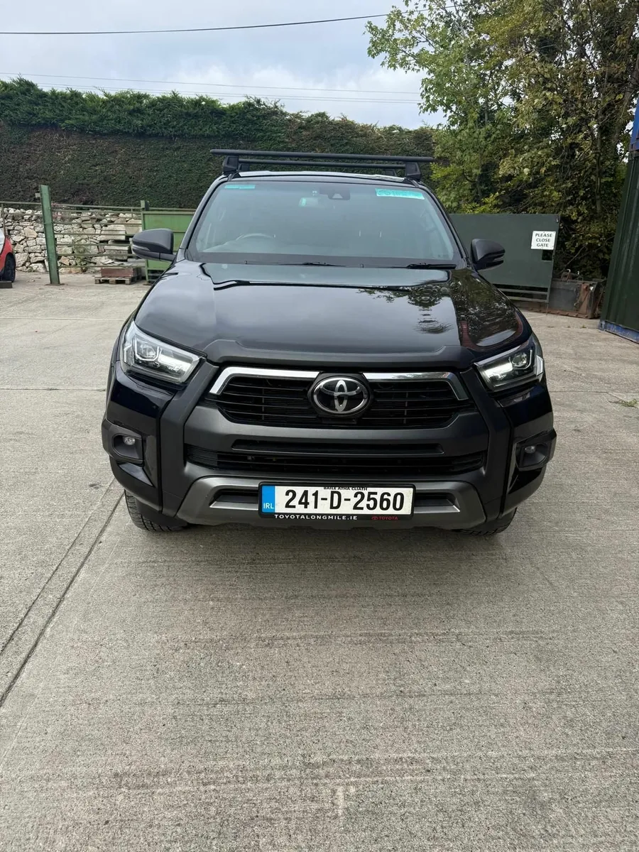 Toyota Hilux Invincible 2024 - Image 4