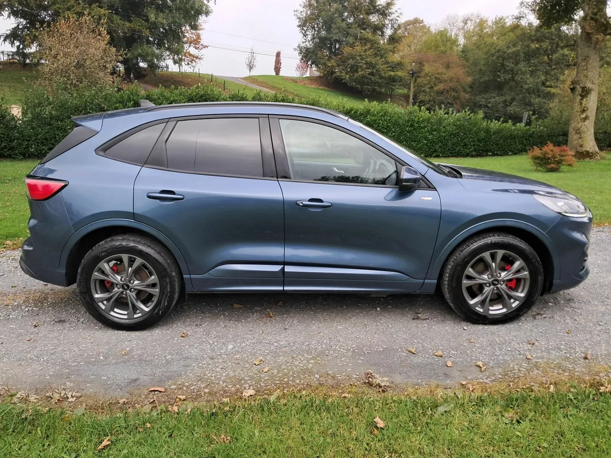 241 KUGA ST-LINE 2.5L PHEV - Image 4