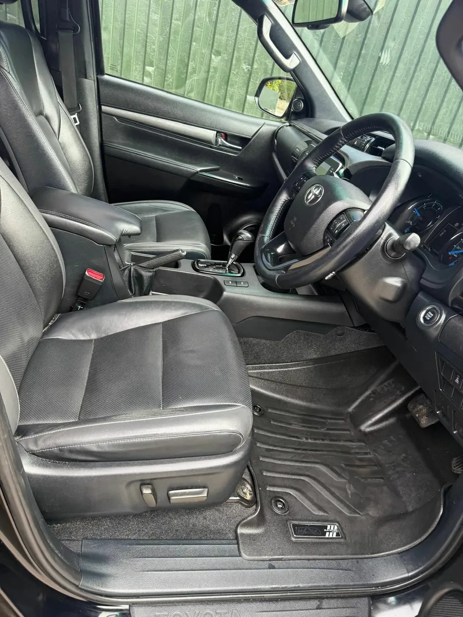 Toyota Hilux 2024 - Image 3
